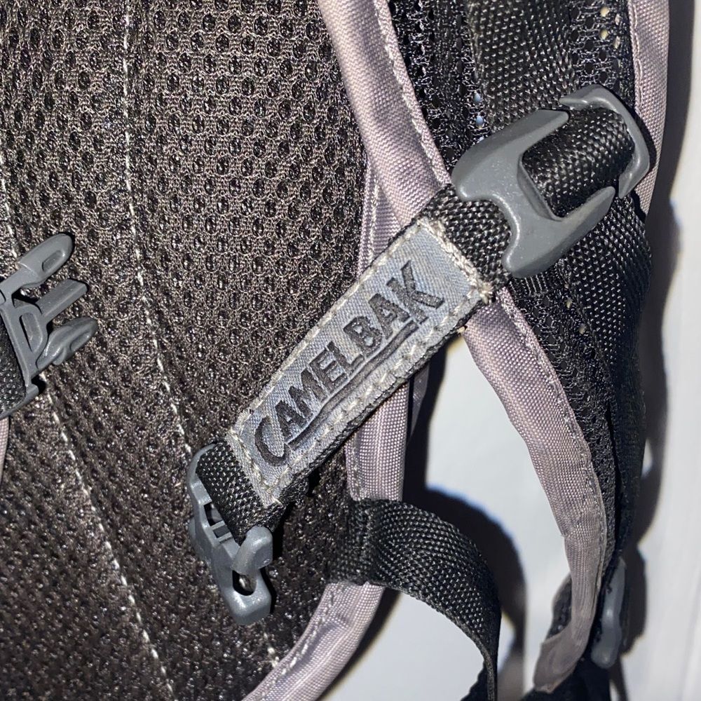 CamelBak Hydration Backpack 2.5 Liters Hiking Backpack - Picture 4 of 6